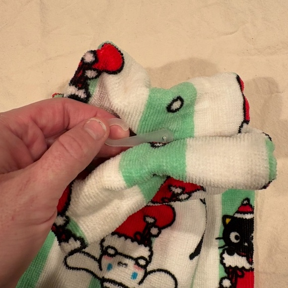 Hello Kitty & Friends Christmas hand towels, set of 2, NWOT - Picture 5 of 8